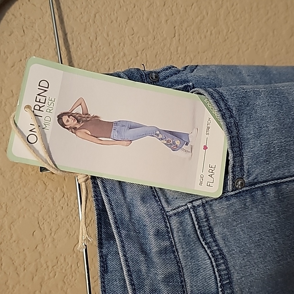 NWT Waist: 26"-28" - Picture 4 of 8